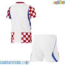 Camisa de time de futebol Croácia Replicas 1º Equipamento Infantil Mundo 2026 Manga Curta (+ Calças curtas)